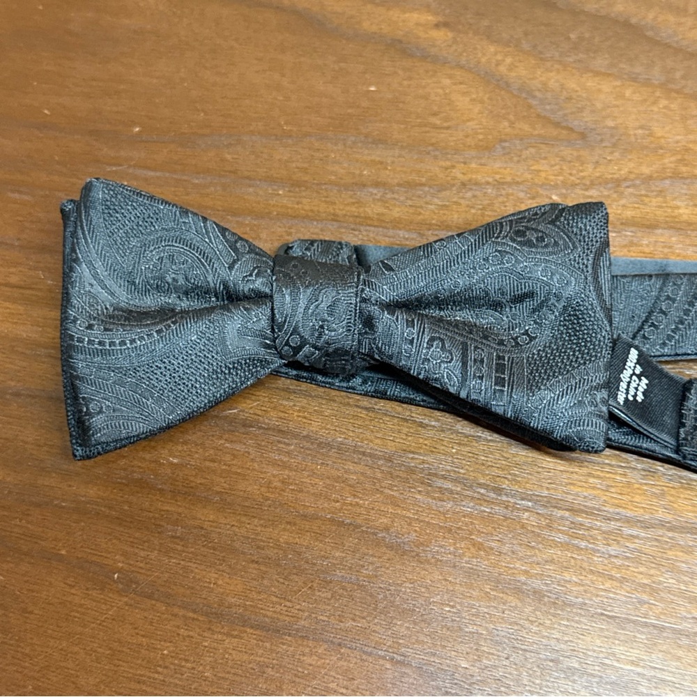 NWT JF J. Ferrar Men's Pre-tied Bowtie Bow Tie Woven Tapestry Adjustable Black